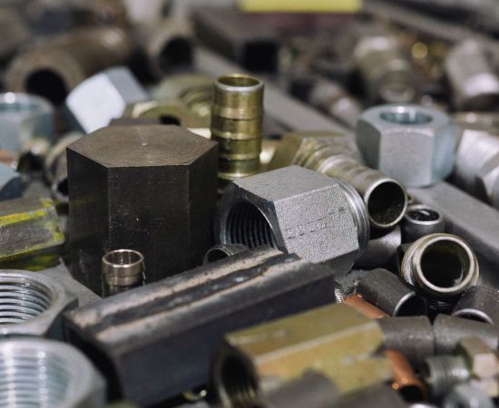 Fabricación y reparación de todo tipo de mangueras hidráulicas e industriales. 